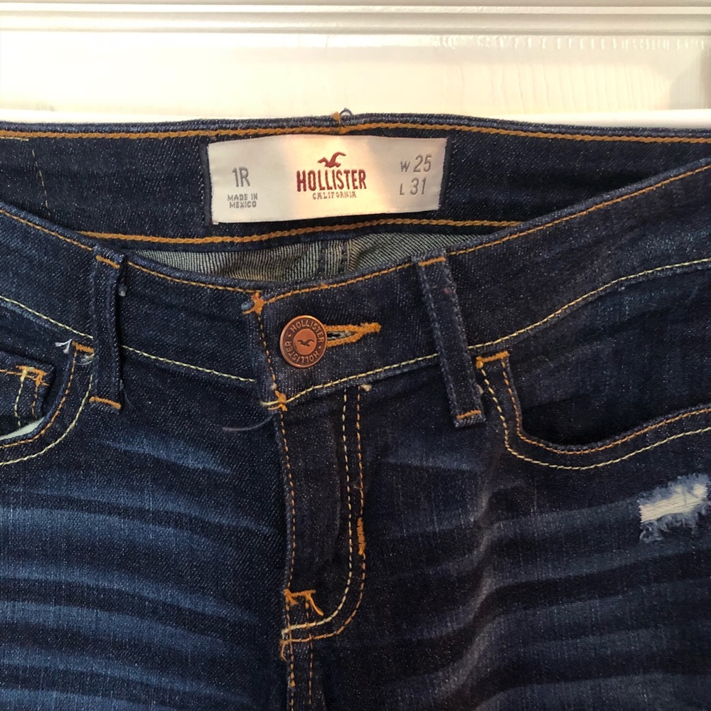 Hollister distressed skinny jeans. Size 1R